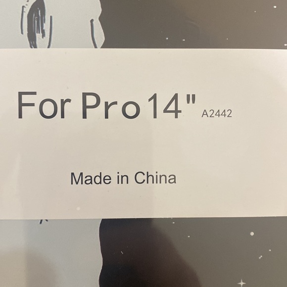 MacBook Pro 14 Hard Shell Case, keyboard, mouse pad - Picture 4 of 6